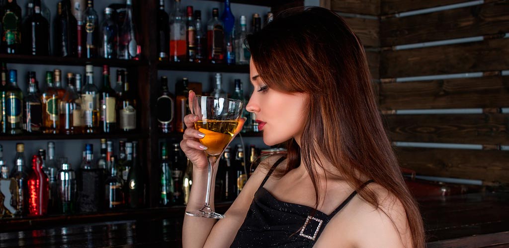 mujer y alcohol El Impacto Mortal del Alcohol en las Mujeres Asarex