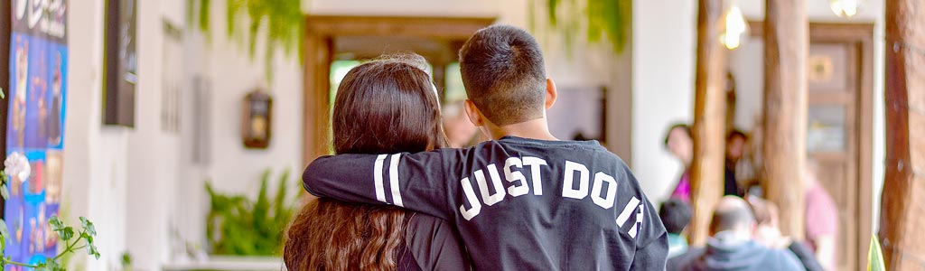 Juventud divino tesoro pareja joven Asarex